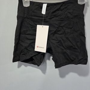 New with tags Lululemon Swiftly tech 2.0 size 4 black shorts